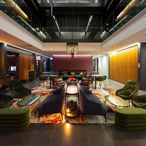 **** Hotel East And Australia